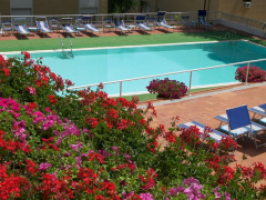 Hotel with swimming pool and tennis court - 21